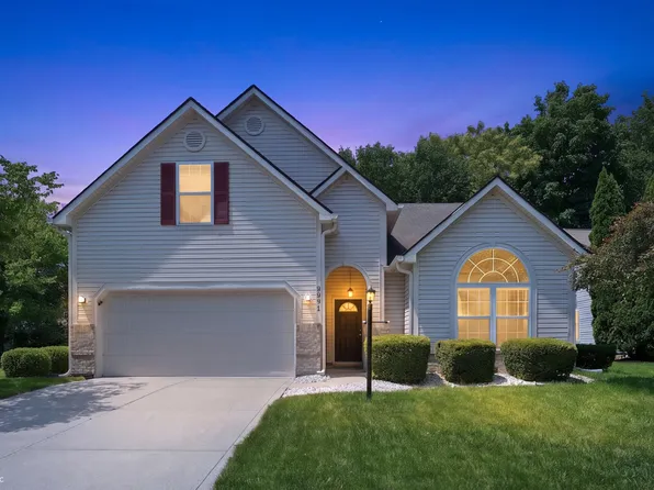 5876 Lost Oaks Dr, Carmel, IN 46033
