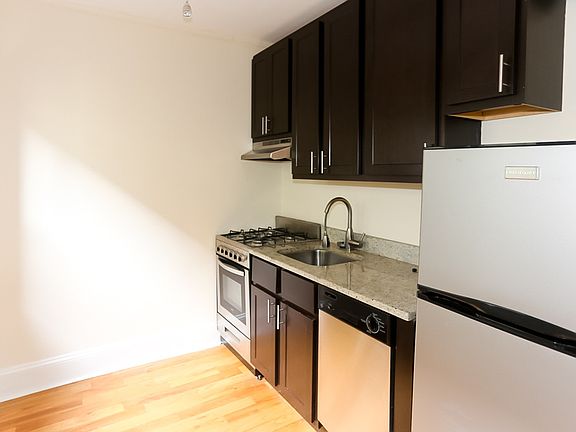 2nd image of 4737 N Hermitage Ave #D502