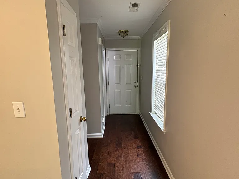 145 Woodson Dr — Photo 2