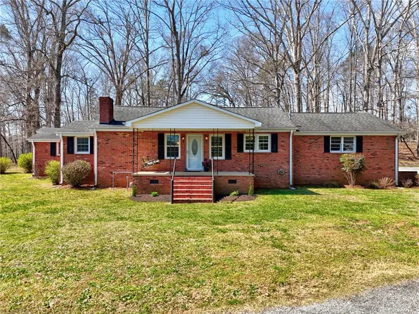 609 Robinson Bridge Rd, Central, SC 29630