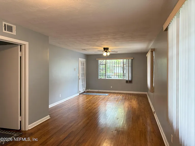 1071 Reiman St — Photo 3