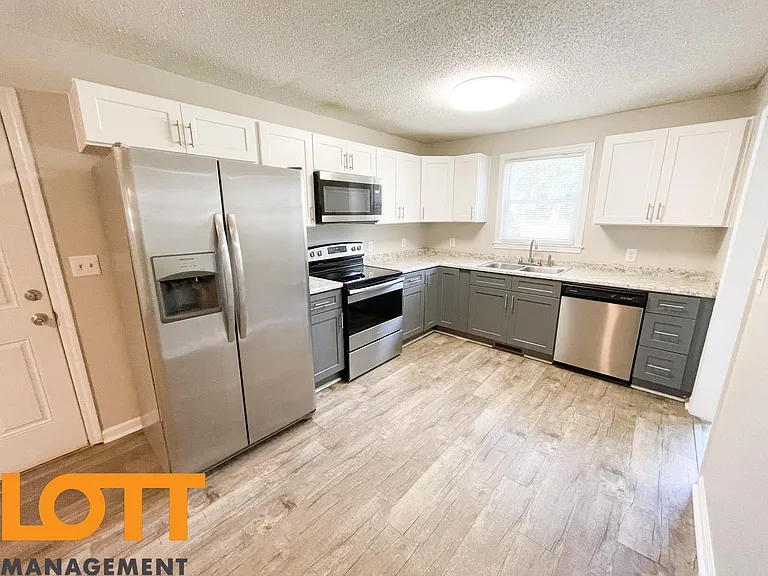 406 S Texas Ave — Photo 6