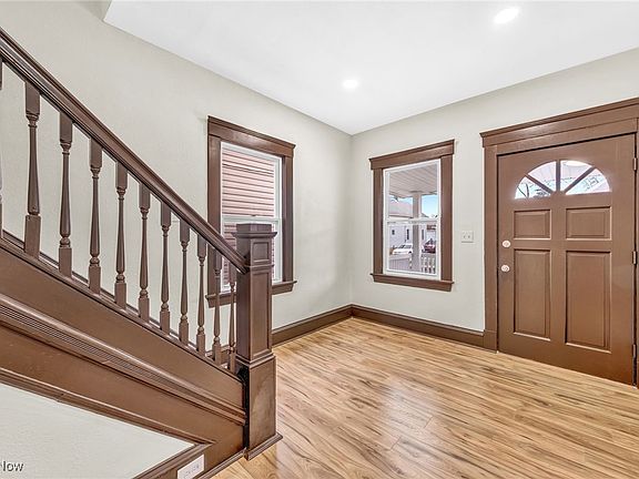 4th image of 4224 Bush Ave