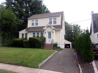 27 Hillside Ave, Teaneck, NJ 07666