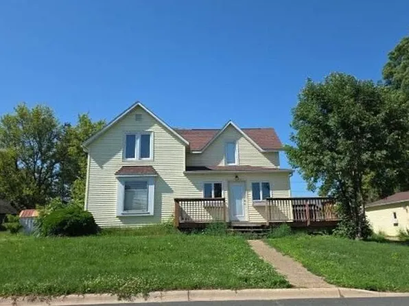 418 1st St NW, Hayfield, MN 55940