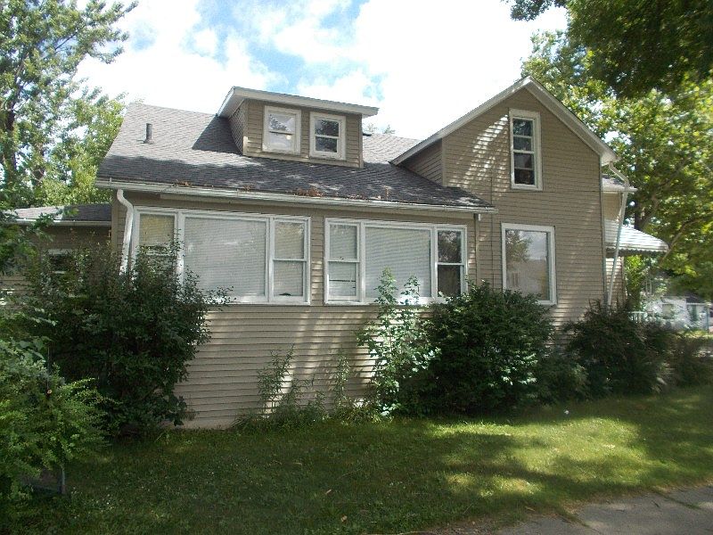 2nd image of 701 N Wenona St
