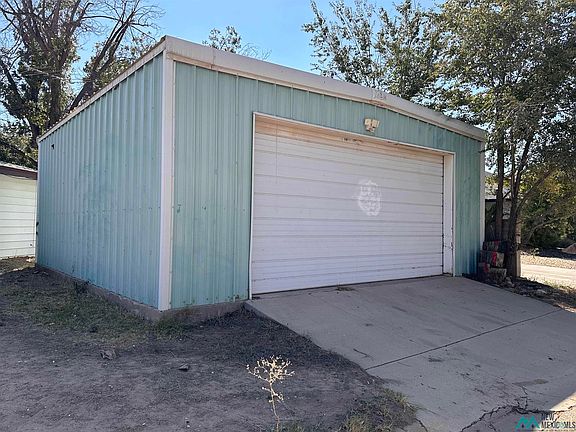 2nd image of 901 W Catalina Dr