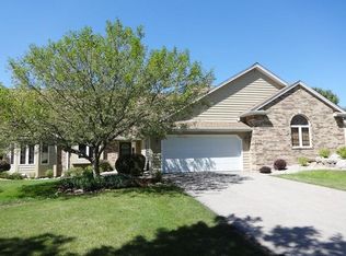 970 Spyglass Hill Hl, Waterford, WI 53185