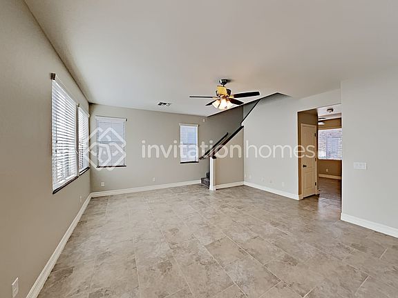 5th image of 979 E Cantebria Dr