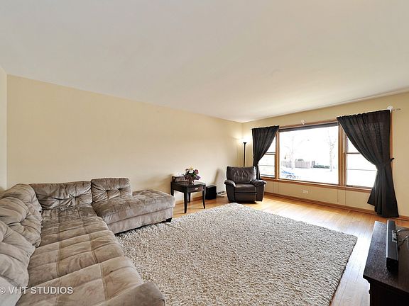 3rd image of 5756 W Sunnyside Ave