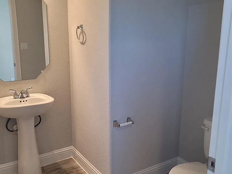 120 Free Stone Dr — Photo 5