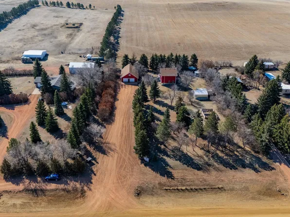 13056 30th St SW, Belfield, ND 58622