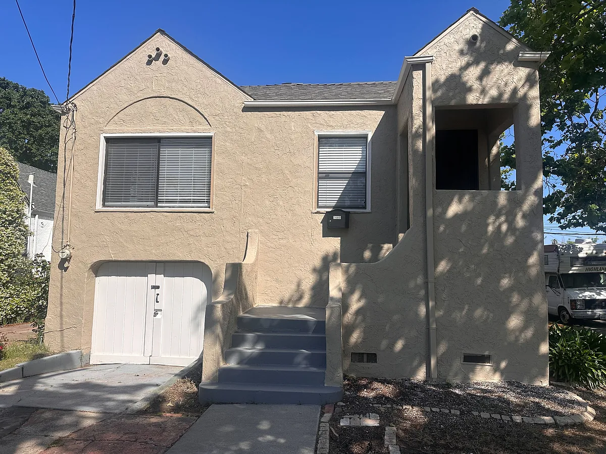 Building Photo - 1440 Beach St