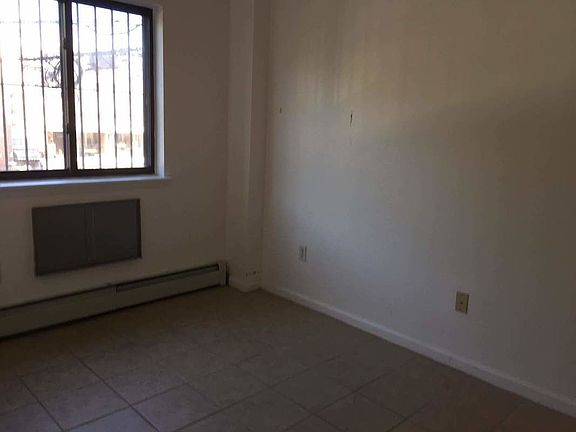 4th image of 2320 Broadway APT 2