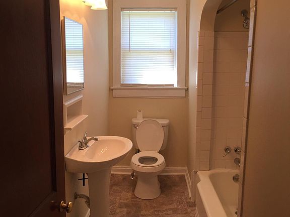 5th image of 901 E Churchwell Ave