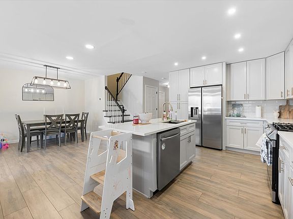 3rd image of 6909 Hunt Dr