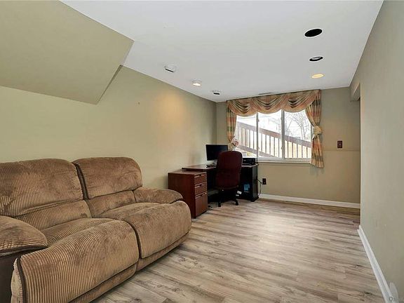4th image of 48 Richfield St