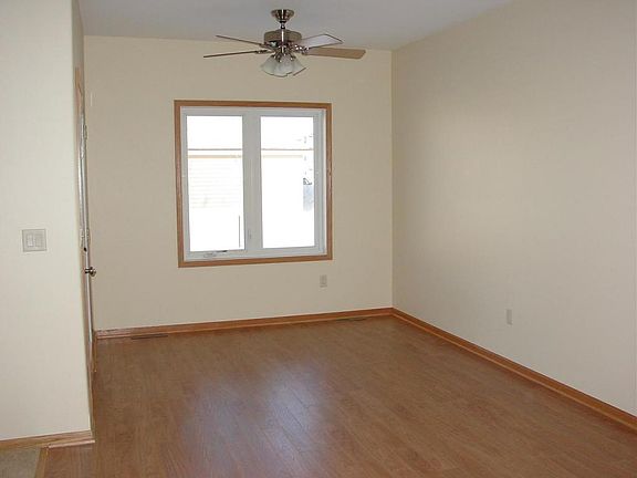 3rd image of 2402 Pembrooke Dr