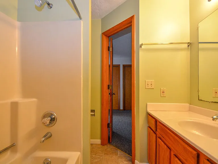 523 E Smith Ave — Photo 9