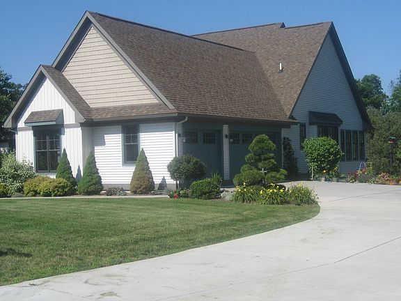 3rd image of 257 Autumns Way Blvd