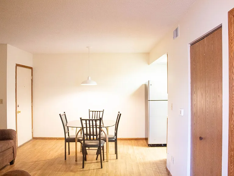 905 W Oregon St — Photo 31