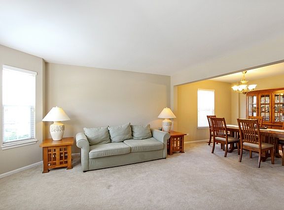 3rd image of 1299 Edgewater Ln