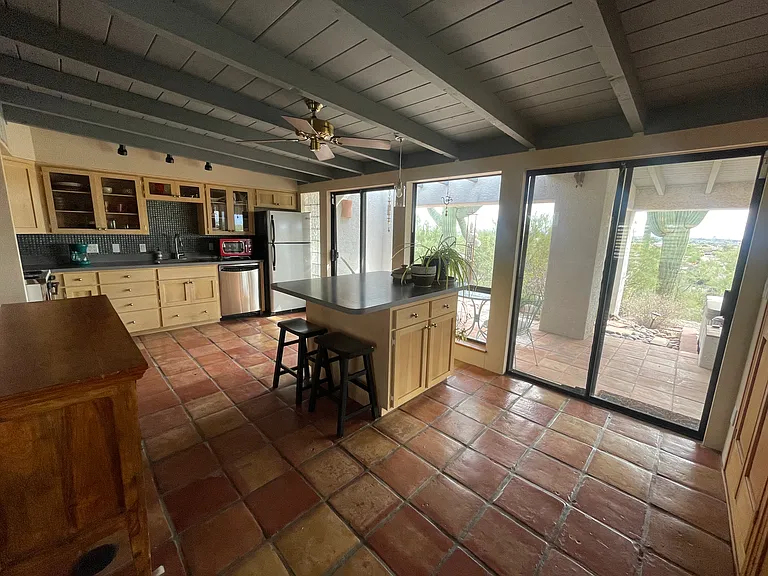 205 E River Rd — Photo 5