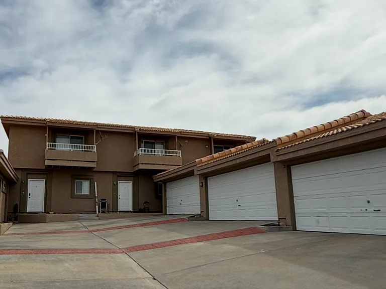 858 Campbell Rd #4 — Photo 1