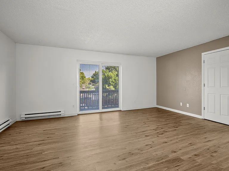 1535 Poplar Dr #22 — Photo 10