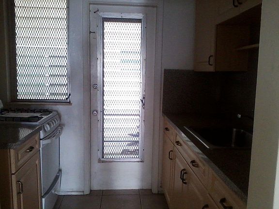 4th image of 920X Meridian Ave #9