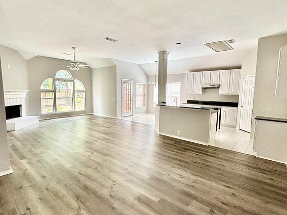 3rd image of 2209 Tralee Cir