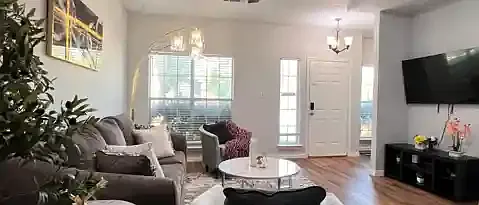 1742 Creekbend Dr — Photo 4