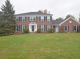 1110 Hunters Run Dr, Amelia, OH 45102
