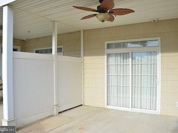 4th image of 34363 Summerlyn Dr APT 201
