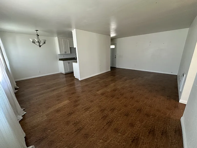 204 16th Pl #C — Photo 2