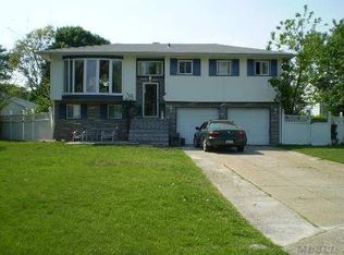6 Virgil Dr, Brentwood, NY 11717