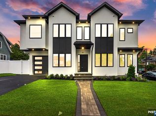 887 Linden Ave, Ridgefield, NJ 07657