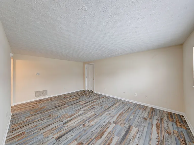 Lawrence Glen Apartments — Photo 5