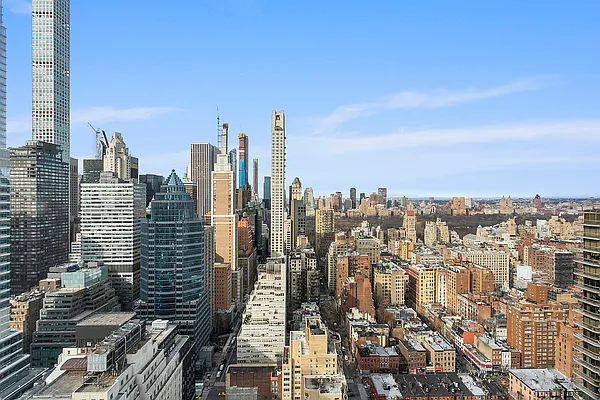 Rented by New York Casas Ltd. | media 48