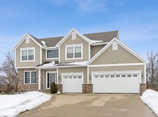 2044 Glen Oaks Rdg, Coralville, IA 52241