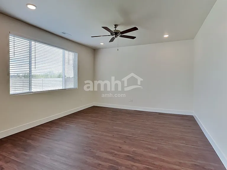 1320 N Alderleaf Ave — Photo 7