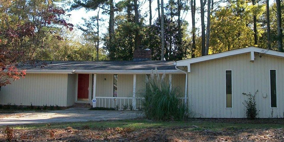 1st image of 2263 Country Club Dr SE