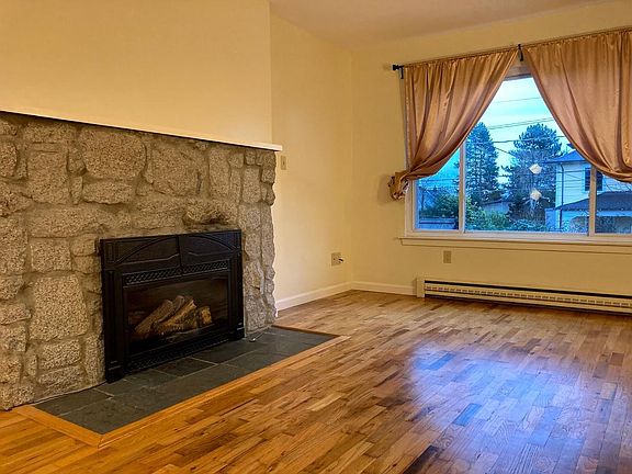 The gas fireplace is more than enough to heat the entire flat, although there is baseboard electric heat as well.