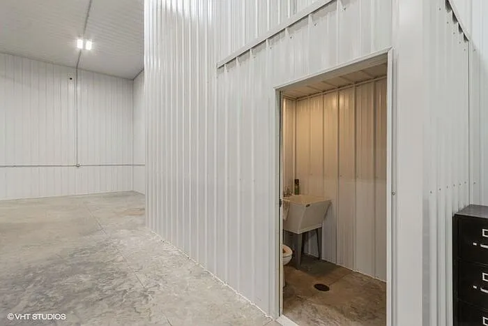 Studio, 3717 sqft, $2,000 — Photo 3