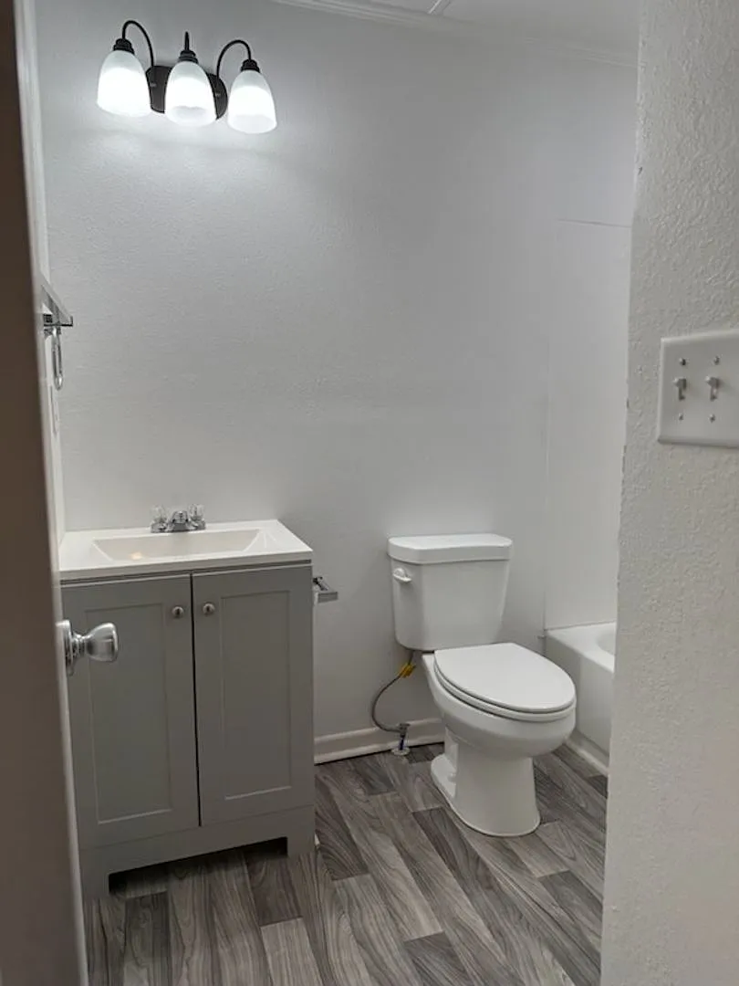 1114 Commerce- House — Photo 3