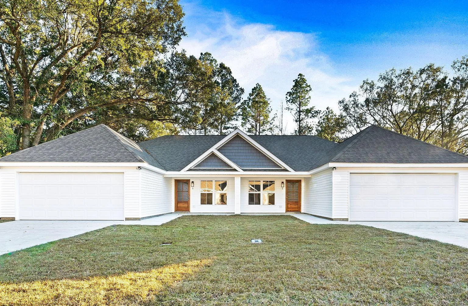 3 bed, 1300 sqft, $1,800 — Photo 1