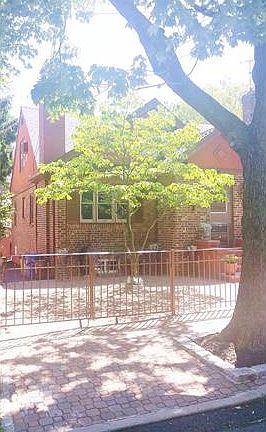 2nd image of 1306 Lohengrin Pl