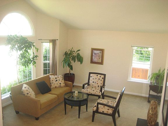 4th image of 205 Marvilla Cir