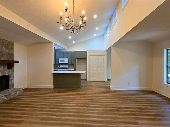 5th image of 122 Little Brook Dr