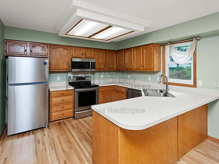 8912 Highland Oaks Dr — Photo 10